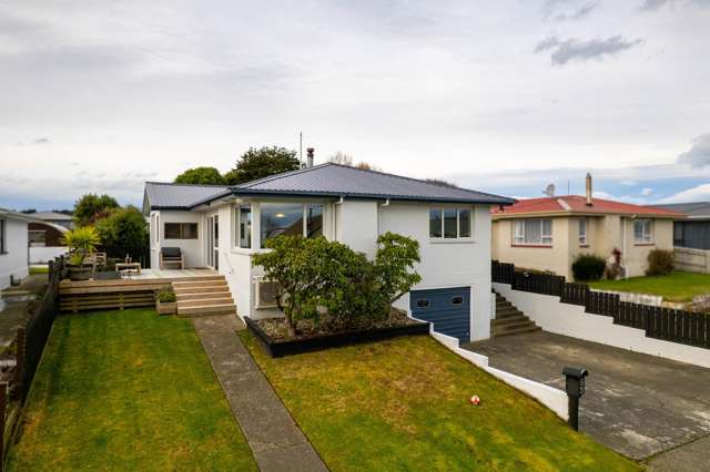 Great first home or investment!