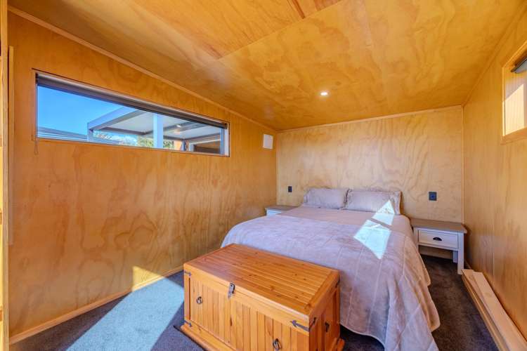 48 Flora Dora Parade Lake Hawea_11