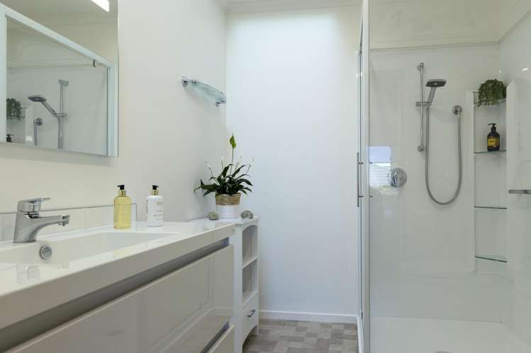 18 Lakeridge Close Rangatira Park_10