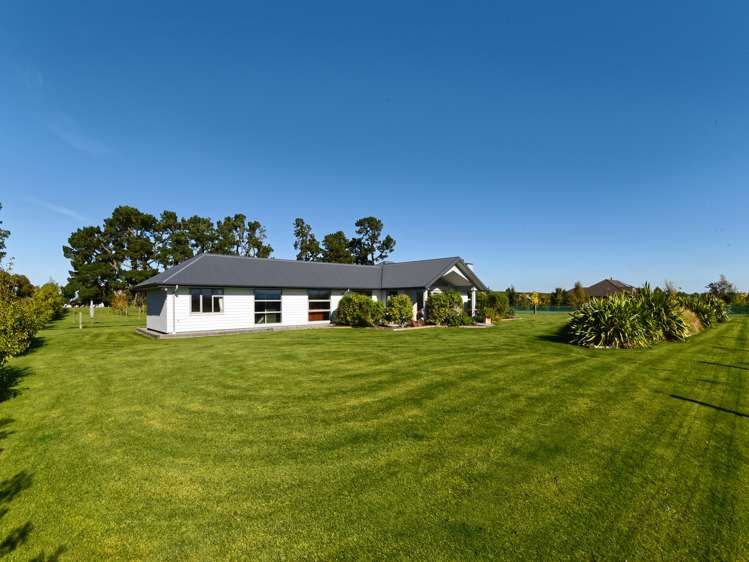 14d Mulholland Drive Darfield_25