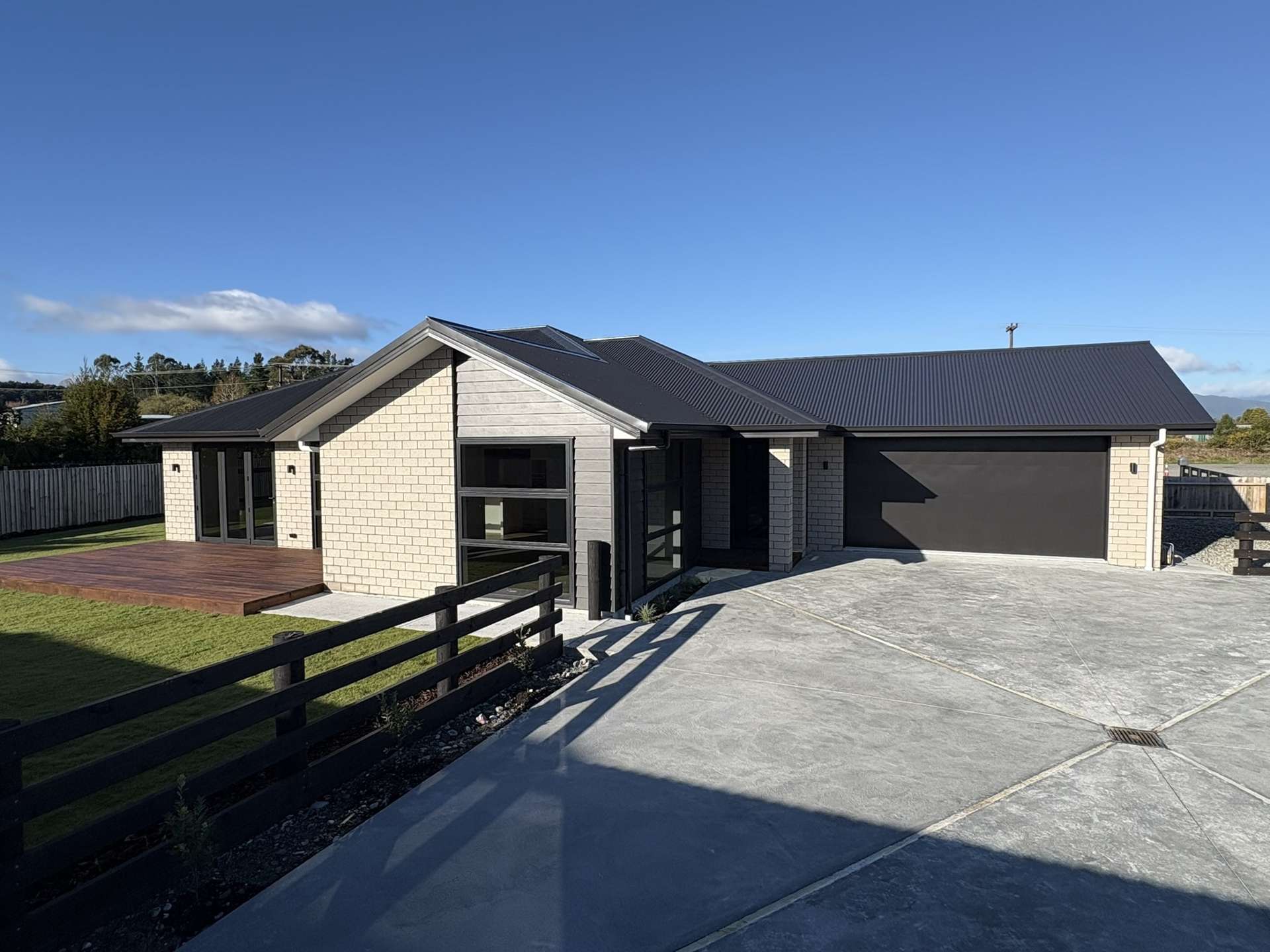 11a Pine Tree Road Hokitika_0