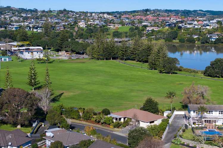 2 Edgewater Grove Orewa_35
