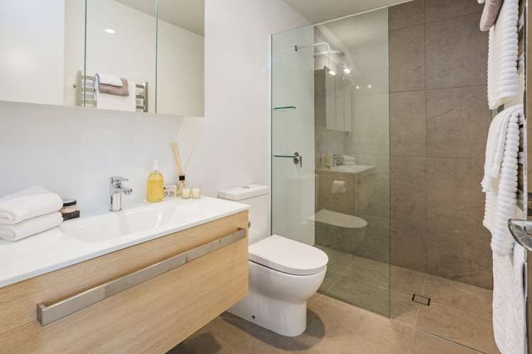 7 Bickerton Way Flat Bush_6