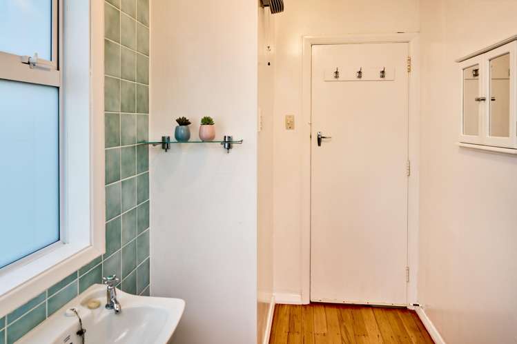 128 Mana Esplanade Paremata_10