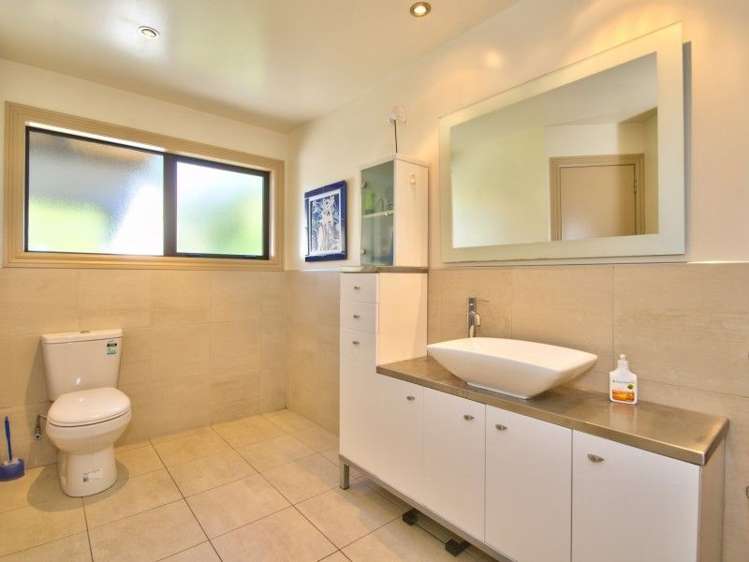 7 Greenstone Place Fernhill/Sunshine Bay_10