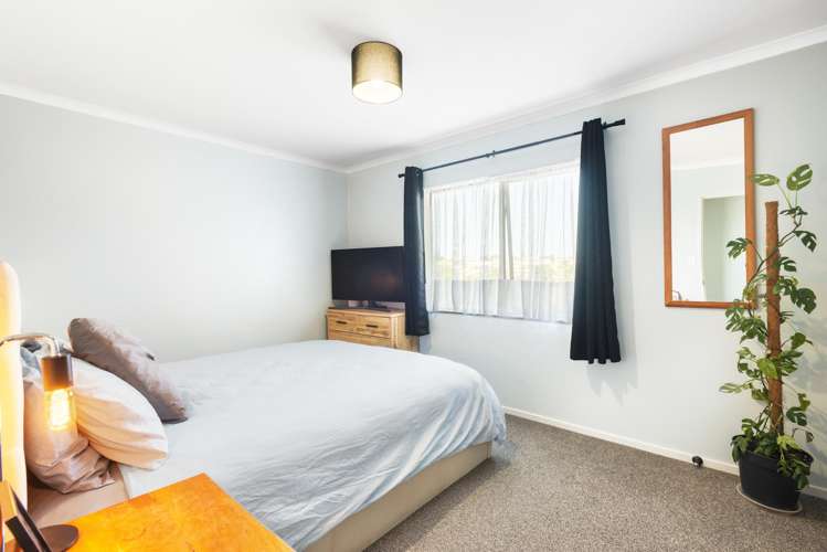 35B Henderson Crescent Gate Pa_11