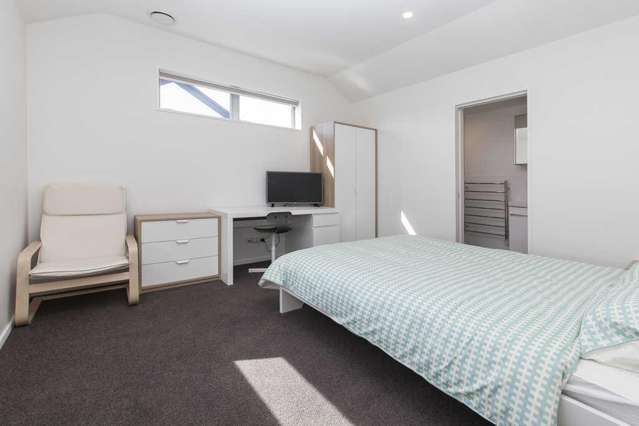 ADDINGTON - MODERN FULLY FURNISHED BEDSIT - BRILLIANT LOCATION! UNLIMITED WIFI