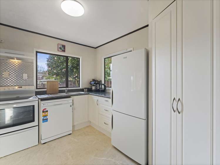 6 Photinia Place Botany Downs_6