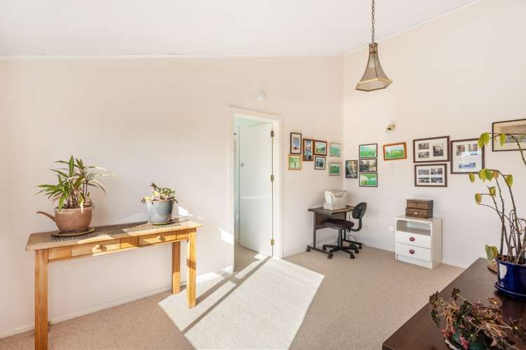 36 Lonsdale Crescent Rongotai_12