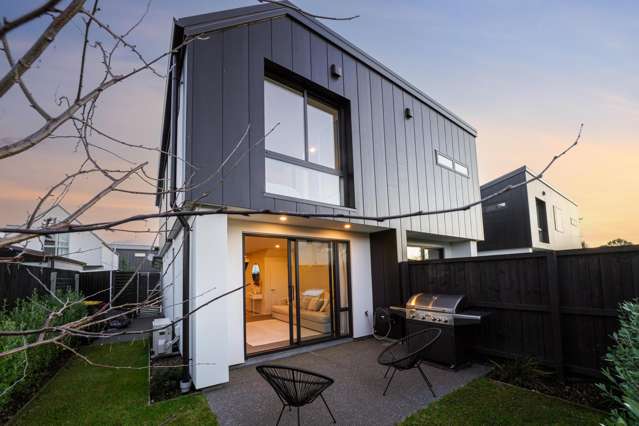 Premium End Unit, Freehold & Seriously for Sale!