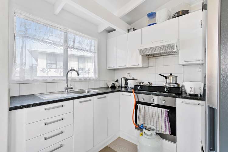 2/121 Universal Drive Henderson_3