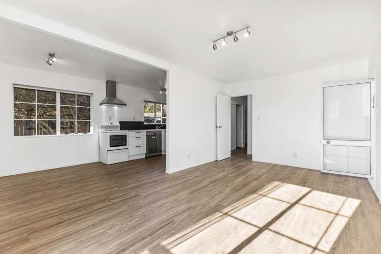 1/8 Sparrow Place Manurewa_6