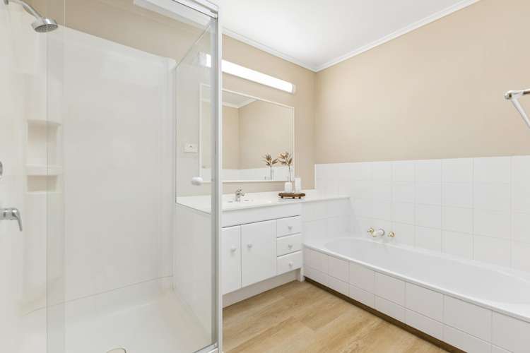 6 Rothwell Place Sunnyhills_17