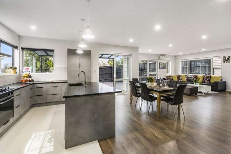 11 Sunshine Boulevard_5