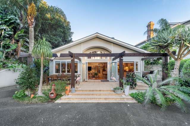 Substantial residence on the terrace