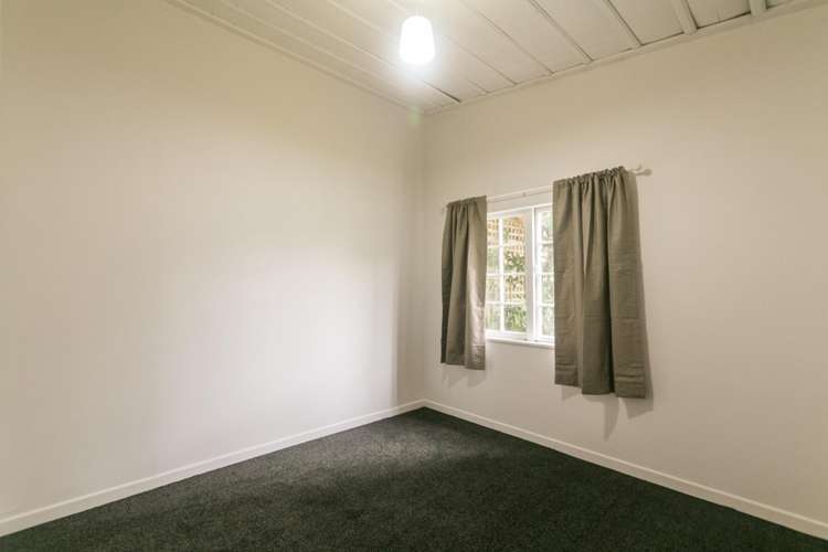 15 Bollard Avenue 1733_10