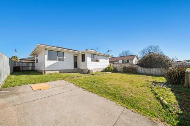 AUCTION MUST SELL - Freehold Do-Up Opportunity!