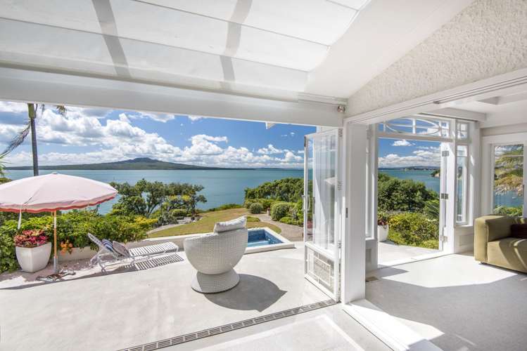 18 Hamana Street, Narrow Neck_2
