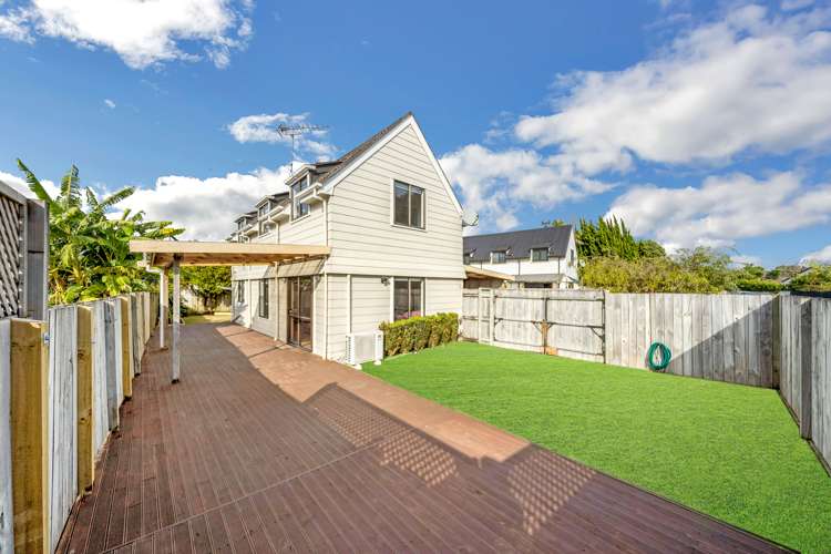 1/33 Challen Close Conifer Grove_1