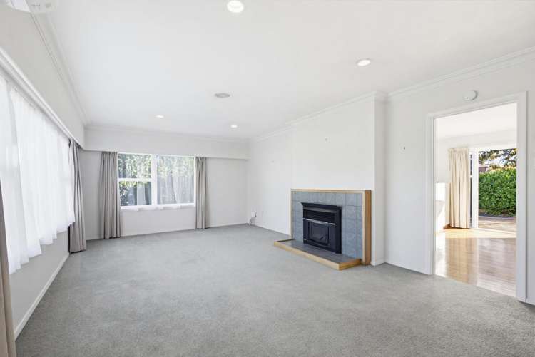 15 Keats Crescent Stoke_6