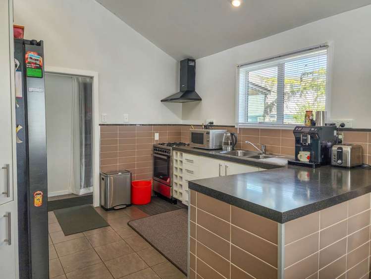 21B Brian Crescent Stanmore Bay_1