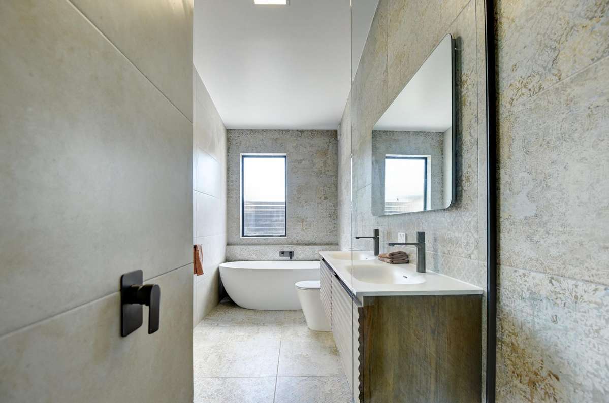 12A Mowhanau Drive_5