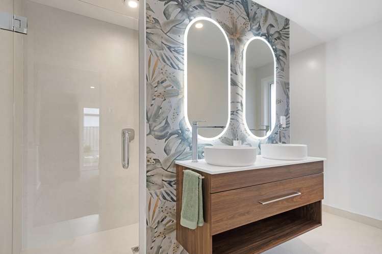 8 Strowan Avenue Elgin_33