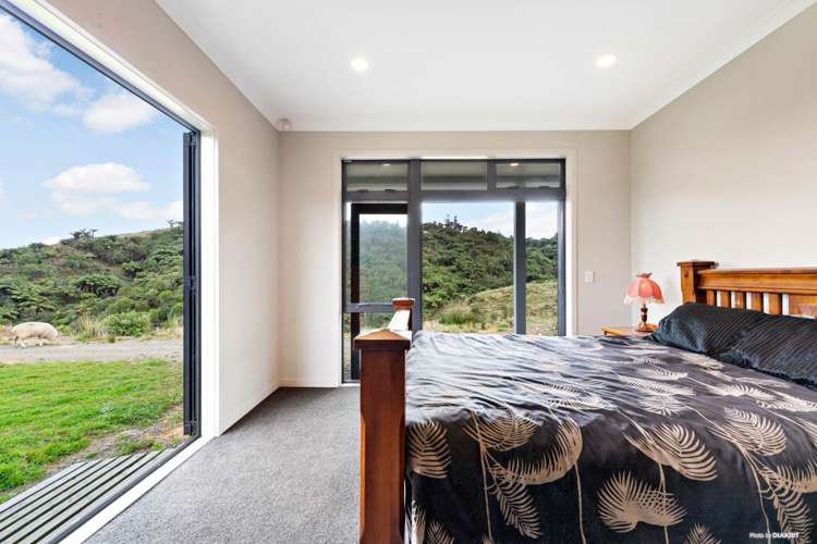 37 Waikaretu Wairamarama Road Glen Murray_6