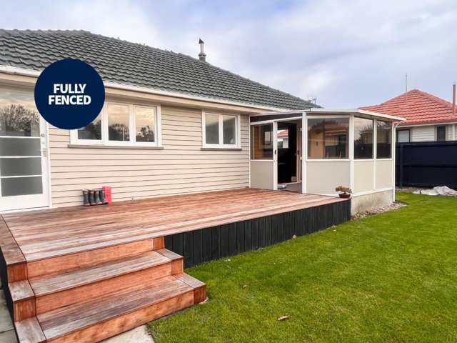 3 bedroom family home with a huge backyard!