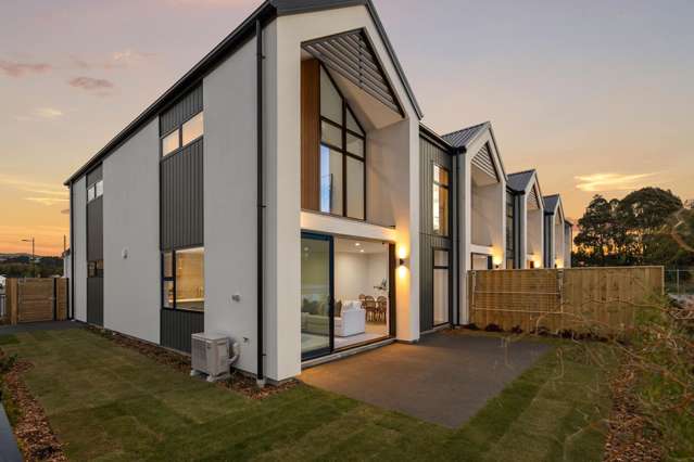 Double Garaging, Brand New & Cul-de-sac living!