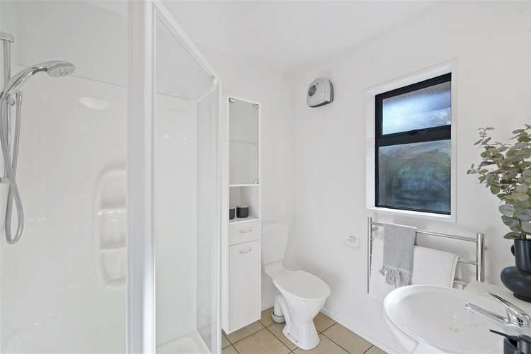 16 Riverwood Boulevard Redwood_14