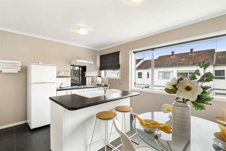 2/25 Inverness Road Browns Bay_6