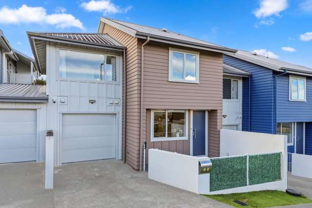 North-Facing, Freehold & Built to Impress