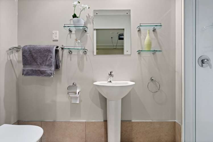 6/46 Carlos Drive Flat Bush_16