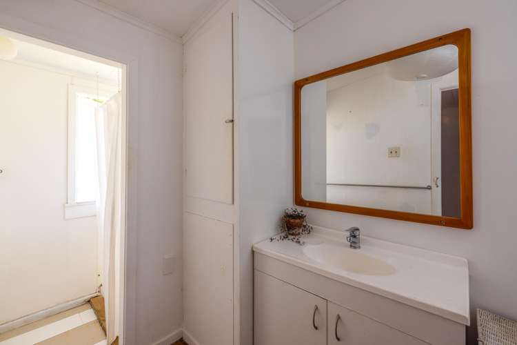 24 Victoria Road South Onetangi_17