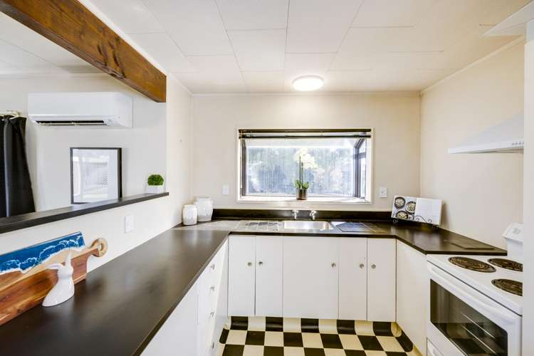 1100A Cunningham Crescent Mayfair_4