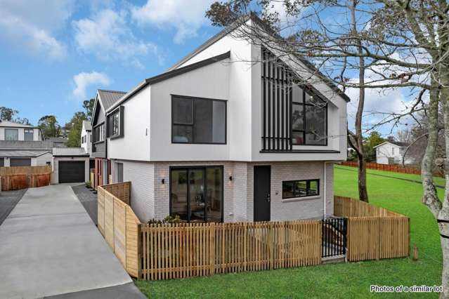 Freestanding Home with Parkside Views!