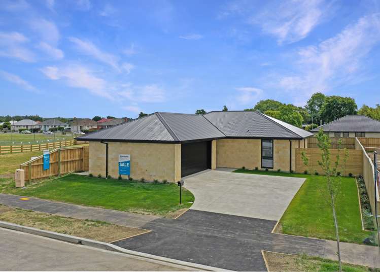 52 Strowan Avenue Elgin_39