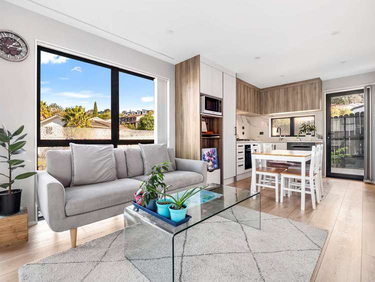 1B Tacitus Place Totara Vale_5