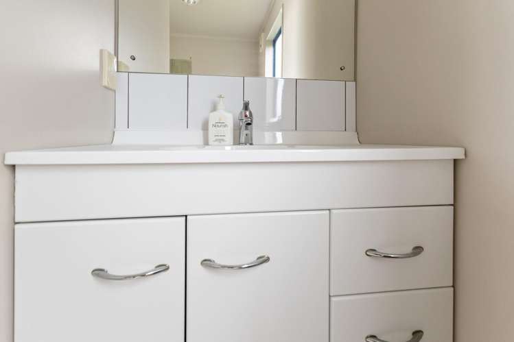 15 The Crows Nest Cooks Beach_11