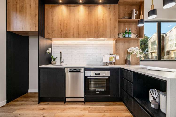 8/110 Beach Road Te Atatu Peninsula_1