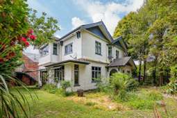 Buyers pay $2.5m to demolish large family home on elite street