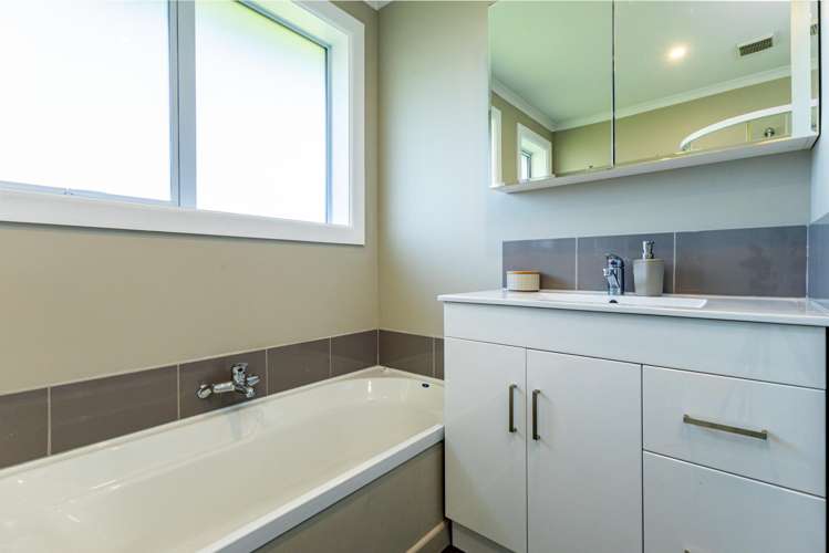 46 Pages Road Marchwiel_13