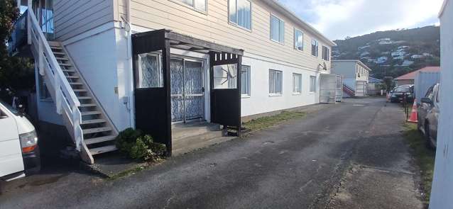 Cosy Unit in Lyall Bay with Courtyard