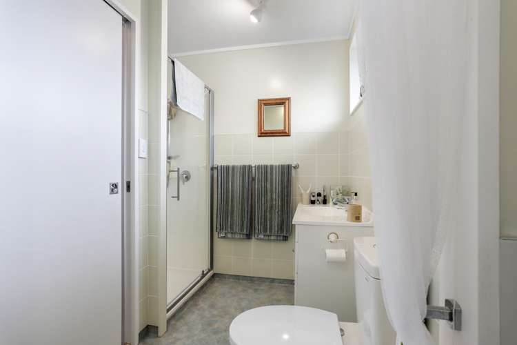 2/5 Kaumatua Place Te Atatu Peninsula_11