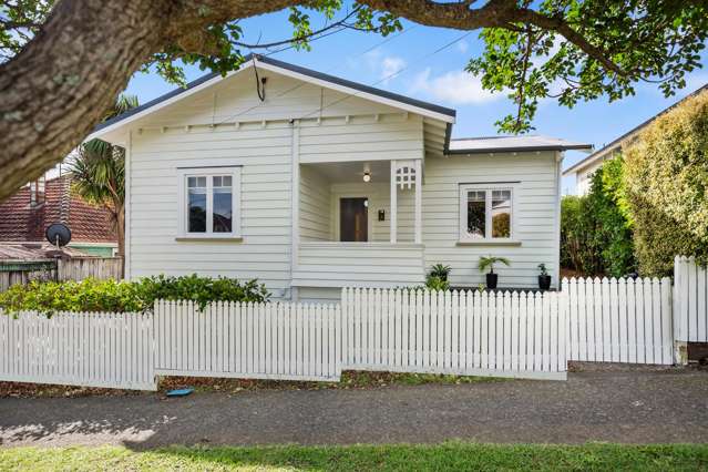 1910 Bungalow Villa Meets Contemporary Comfort