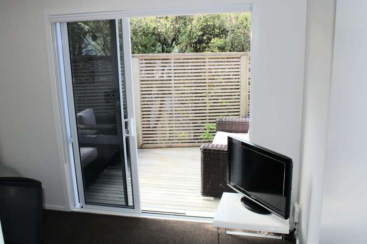 28b Beach Road Mellons Bay_11