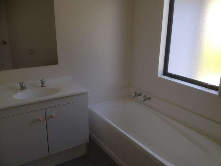 2/3 Erewhon Place Birkdale_17