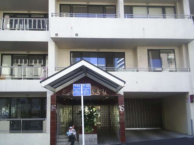 8J/18 Wakefield Street 10015_4