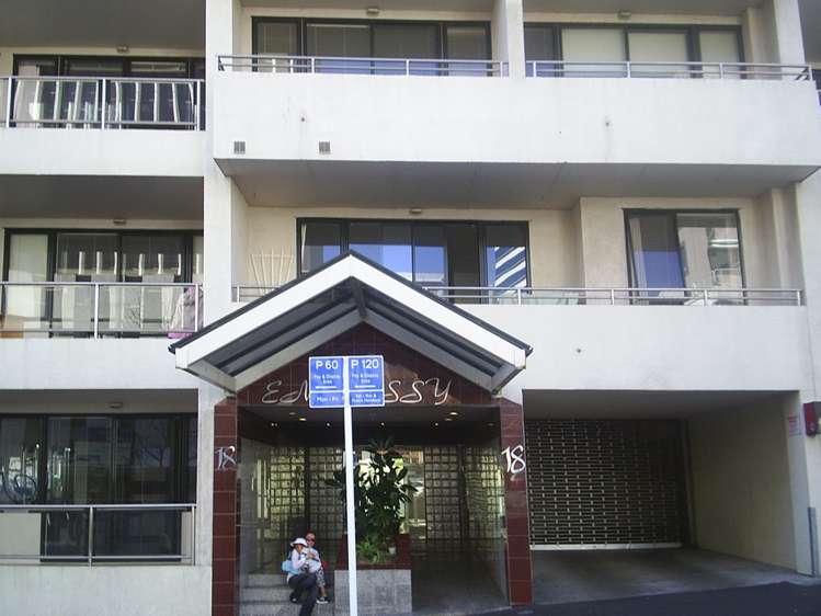 8J/18 Wakefield Street 10015_4